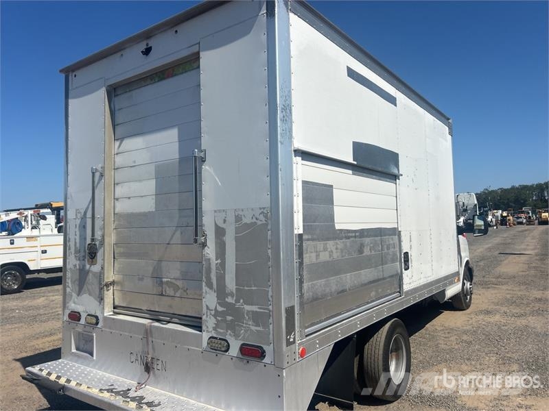 Chevrolet Express G4500 4x2 Refrigerated Truck Camion frigorifique