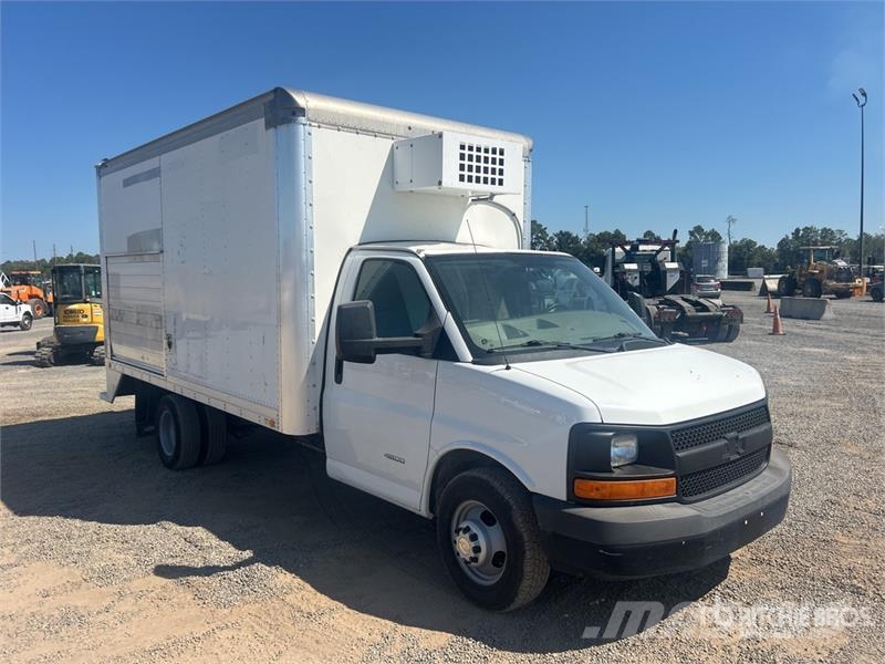 Chevrolet Express G4500 4x2 Refrigerated Truck Camion frigorifique
