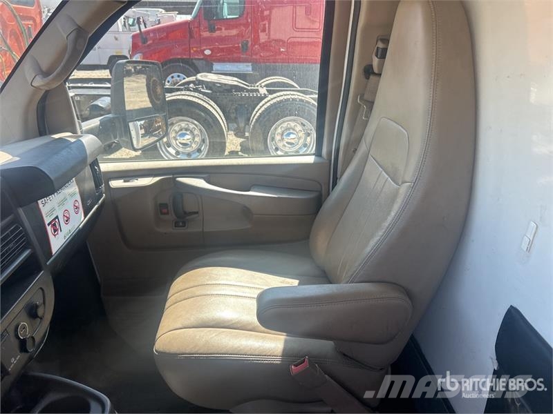 Chevrolet Express G4500 4x2 Refrigerated Truck Camion frigorifique