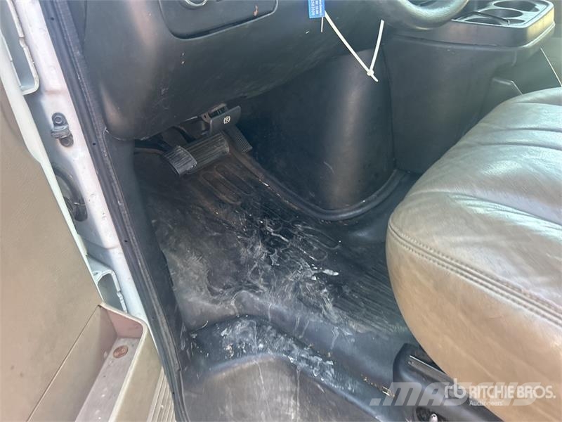 Chevrolet Express G4500 4x2 Refrigerated Truck Camion frigorifique