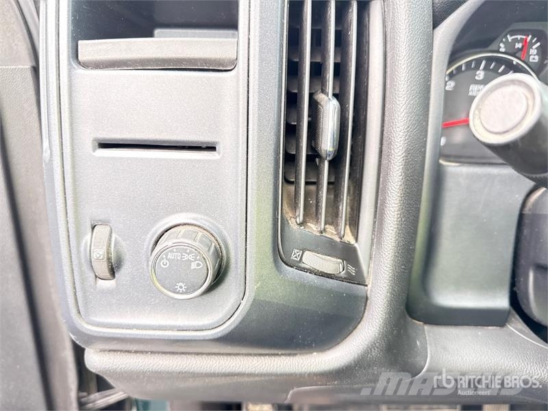 Chevrolet Silverado 1500 4x2 Dual Cab Pickup Otros