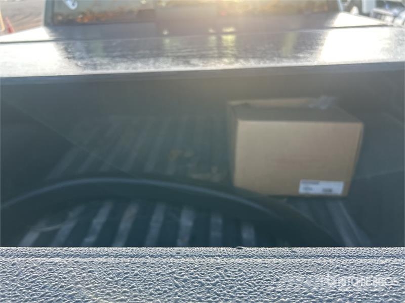 Chevrolet Silverado 1500 LT 4x4 Crew Cab Pickup Інше