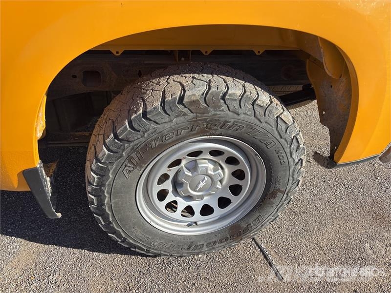 Chevrolet Silverado 1500 4x4 Crew Cab Pickup その他