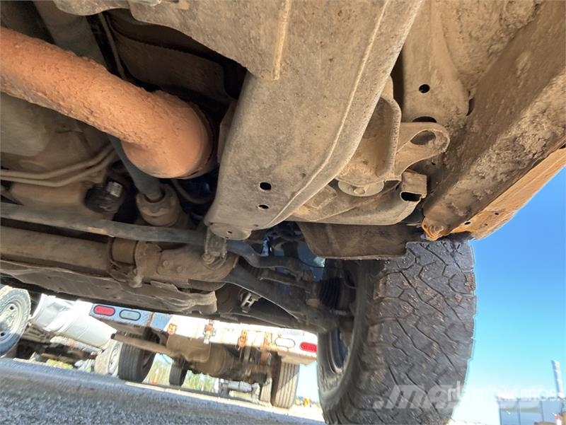 Chevrolet Silverado 1500 4x4 Crew Cab Pickup その他
