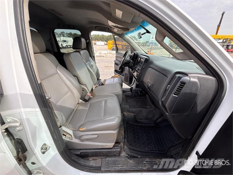 Chevrolet Silverado 1500 4x4 Crew Cab Pickup その他