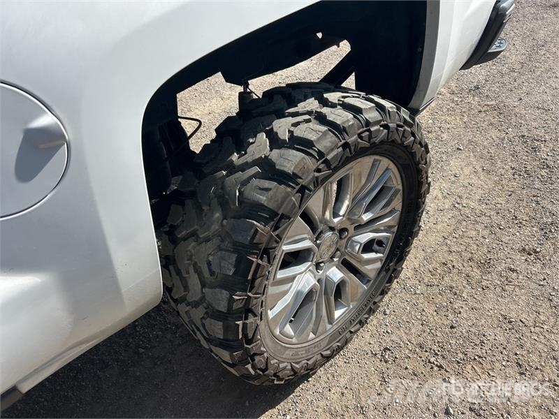 Chevrolet Silverado 1500 4x2 Crew Cab Pickup Övriga bilar