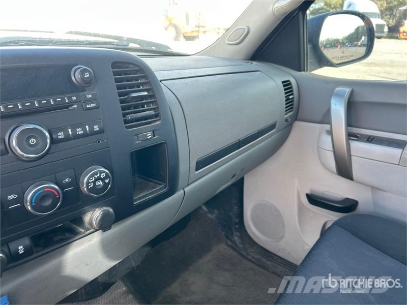 Chevrolet Silverado 1500 4x4 Crew Cab Pickup Diger