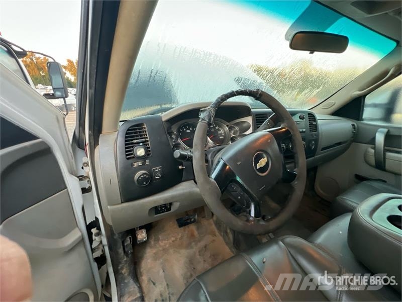 Chevrolet Silverado 1500 4x4 Crew Cab Utility Truck 皮卡.傳統半斗卡車/側卸板