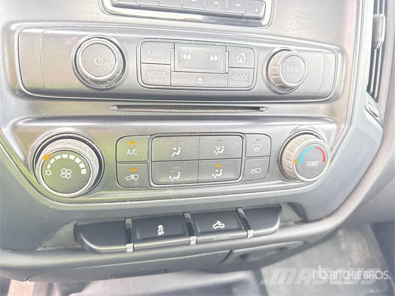Chevrolet Silverado 1500 4x2 Dual Cab Pickup Otros
