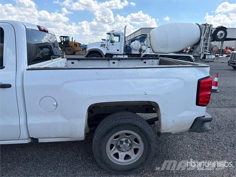 Chevrolet Silverado 1500 4x2 Crew Cab Pickup Muu