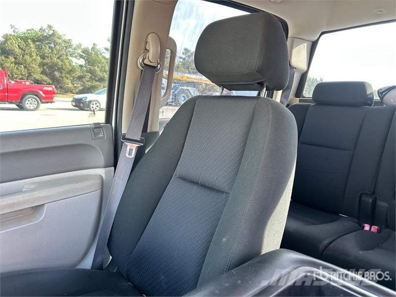 Chevrolet Silverado 1500 4x4 Crew Cab Pickup Diger