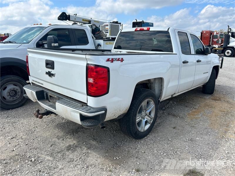 Chevrolet Silverado 1500 4x4 Extended Cab Pickup (Inoperable 其他