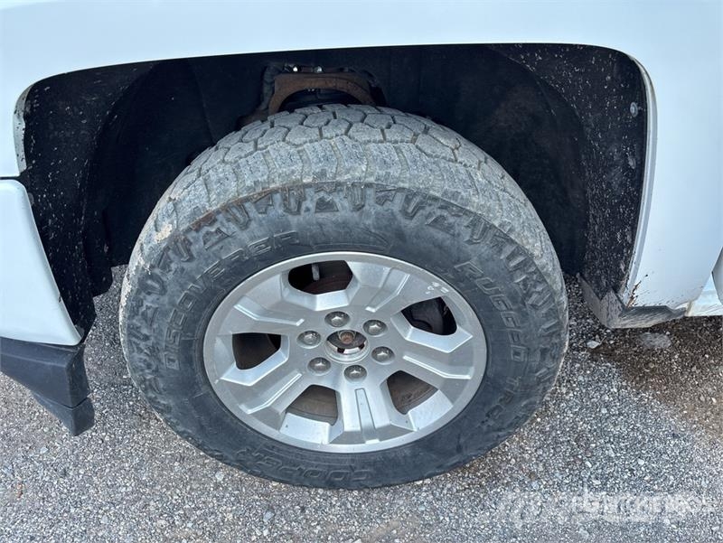 Chevrolet Silverado 1500 4x4 Crew Cab Pickup Andre varebiler