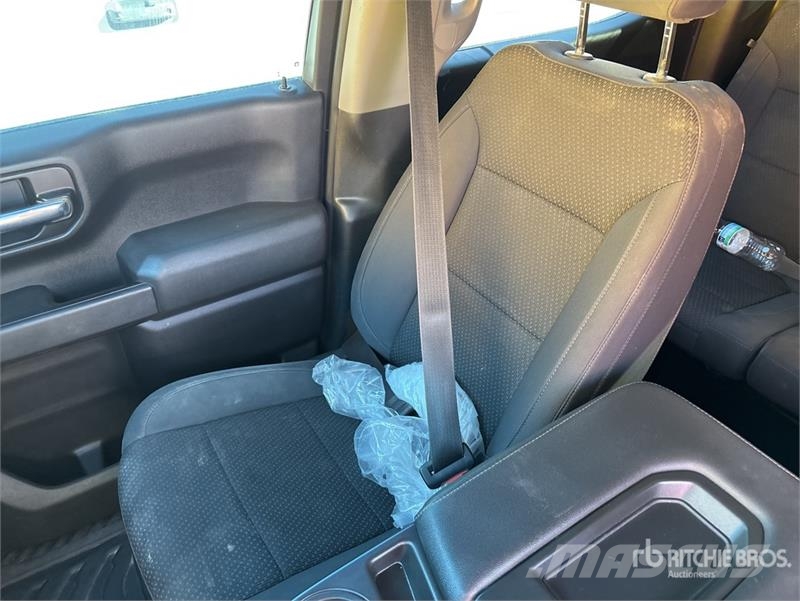 Chevrolet Silverado 1500 4x4 Crew Cab Pickup その他