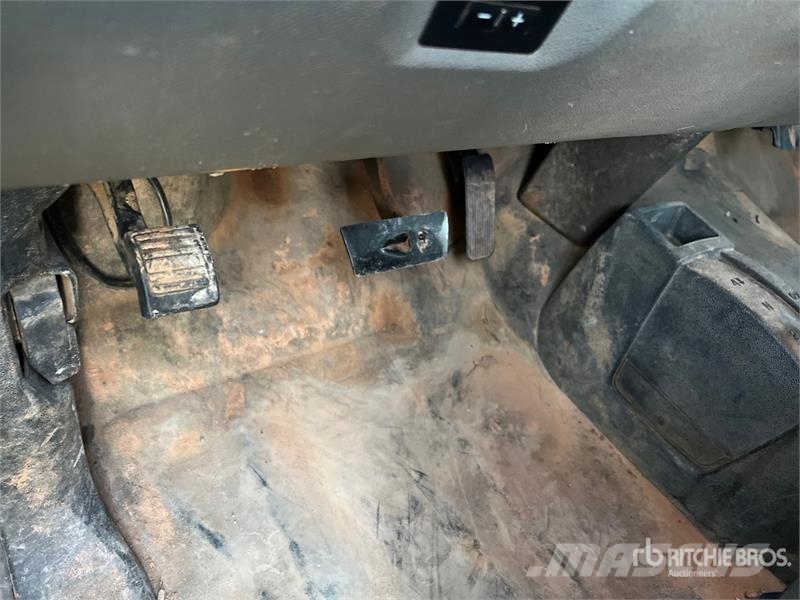 Chevrolet Silverado 1500 4x4 Crew Cab Utility Truck 皮卡.傳統半斗卡車/側卸板