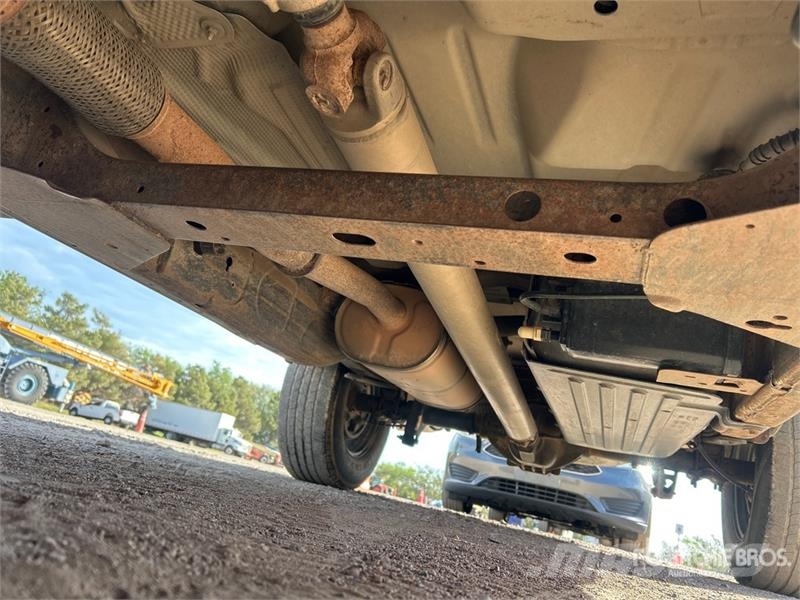 Chevrolet Silverado 1500 4x4 Crew Cab Pickup Diger