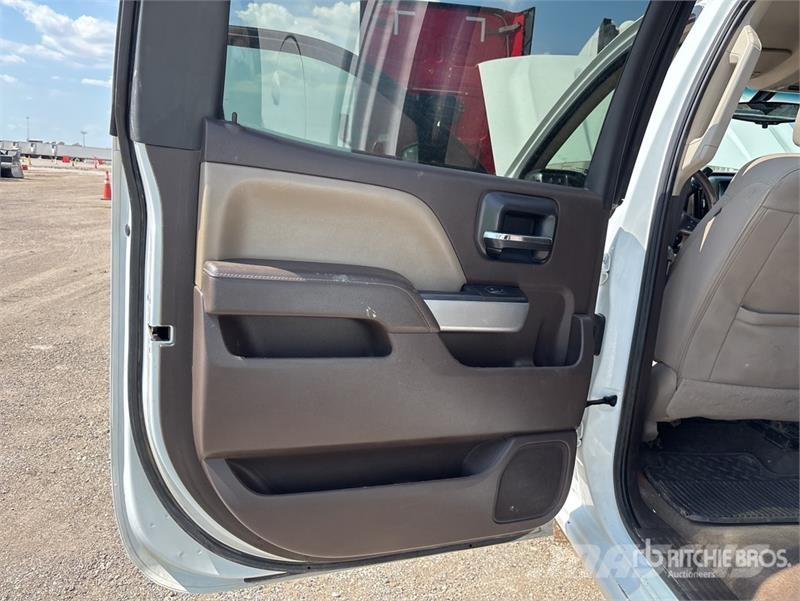 Chevrolet Silverado 1500 4x4 Crew Cab Pickup Andre varebiler