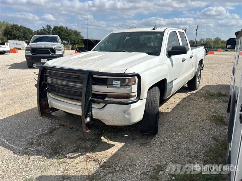 Chevrolet Silverado 1500 4x4 Extended Cab Pickup (Inoperable 其他