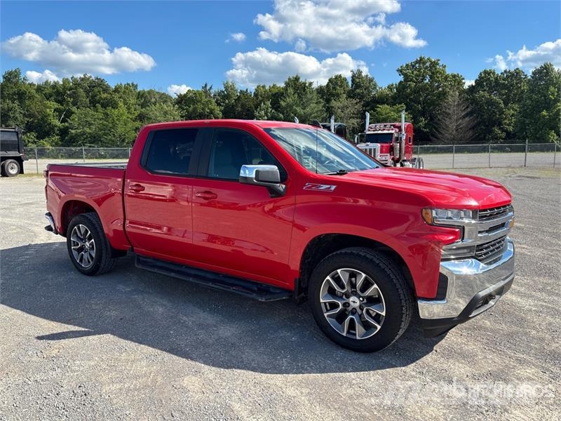 Chevrolet Silverado 1500 4x4 Crew Cab Pickup Egyéb