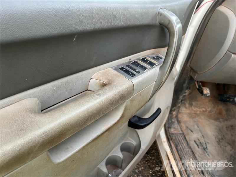 Chevrolet Silverado 1500 4x4 Crew Cab Utility Truck 皮卡.傳統半斗卡車/側卸板