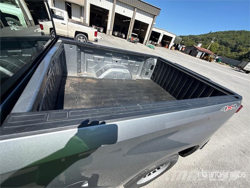 Chevrolet Silverado 1500 Silverado 4x4 Dual Cab Pickup Други