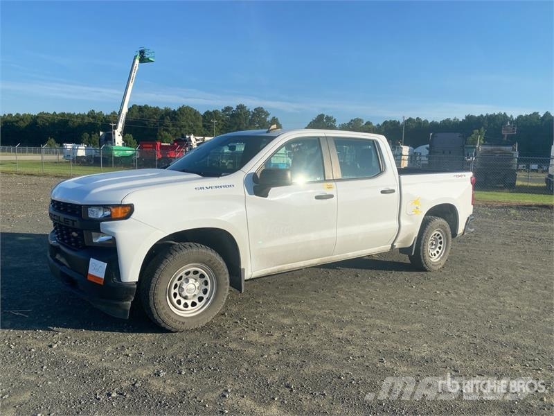Chevrolet Silverado 1500 4x4 Crew Cab Pickup Další