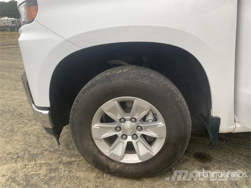 Chevrolet Silverado 1500 4x4 Crew Cab Pickup Otros