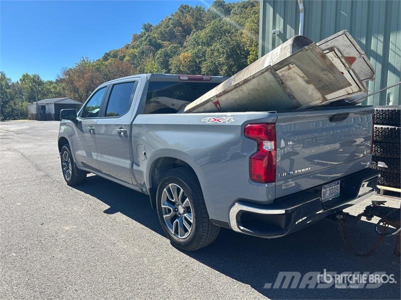Chevrolet Silverado 1500 LT 4x4 Crew Cab Pickup Otros