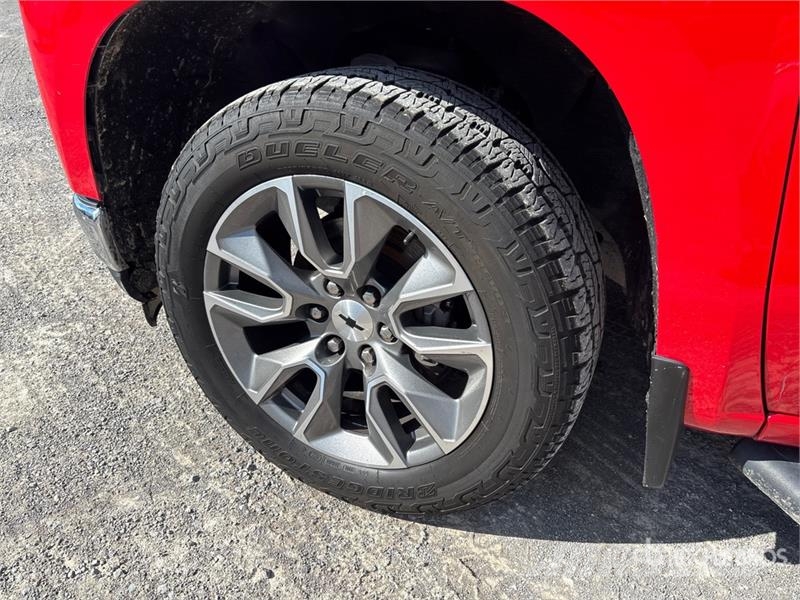 Chevrolet Silverado 1500 4x4 Crew Cab Pickup Egyéb