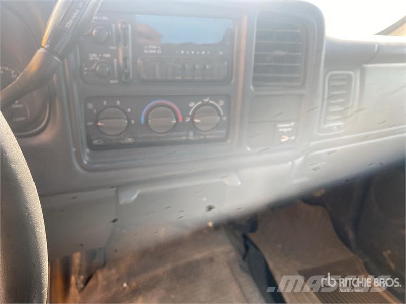 Chevrolet Silverado 1500 4x2 Extended Cab Pickup (Inoperable Прочие фургоны
