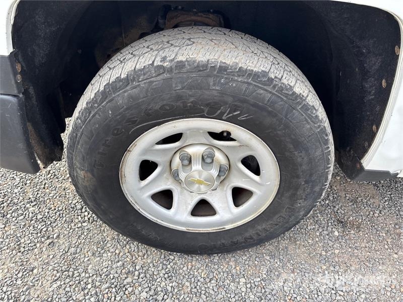 Chevrolet Silverado 1500 4x4 Crew Cab Pickup その他