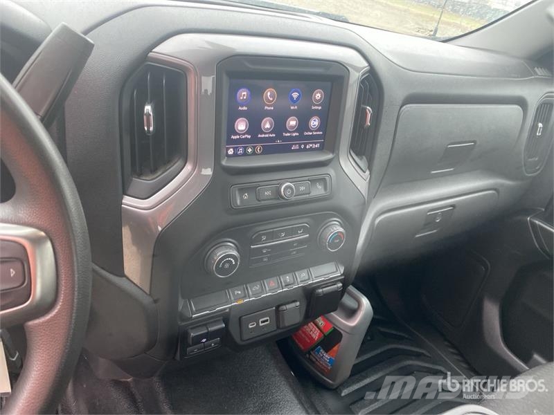 Chevrolet Silverado 1500 4x4 Crew Cab Pickup Otros