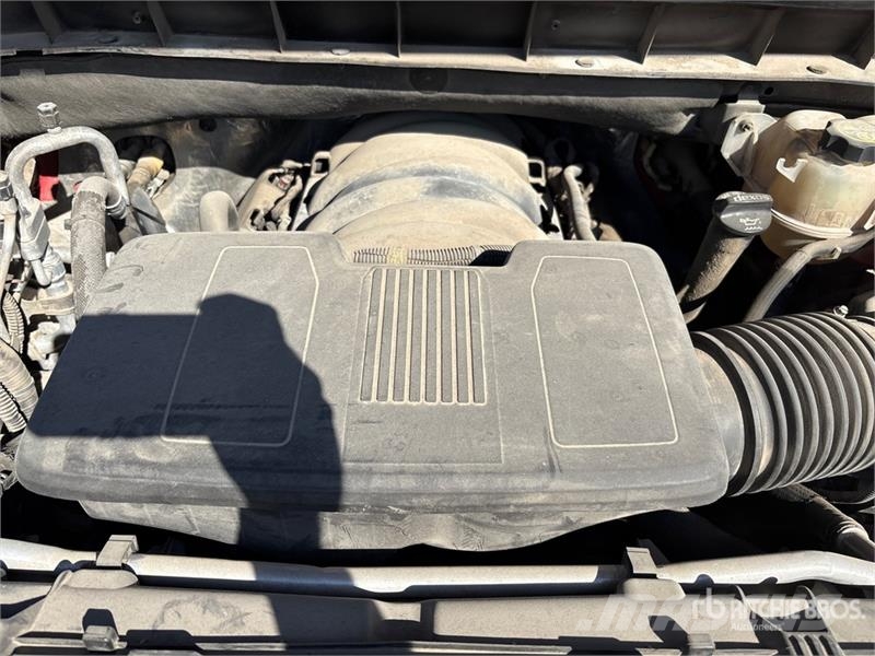 Chevrolet Silverado 1500 4x4 Crew Cab Pickup Egyéb