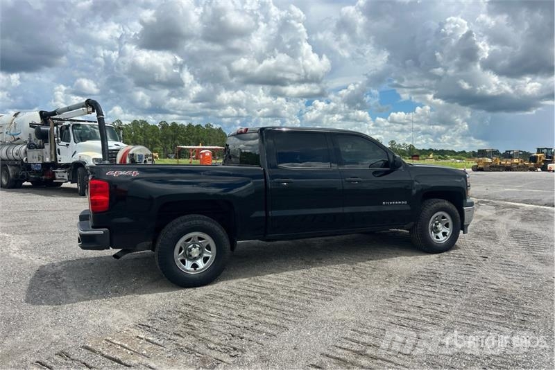 Chevrolet Silverado 1500 4x4 Crew Cab Pickup أخرى