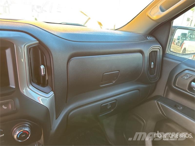 Chevrolet Silverado 1500 4x4 Crew Cab Pickup その他