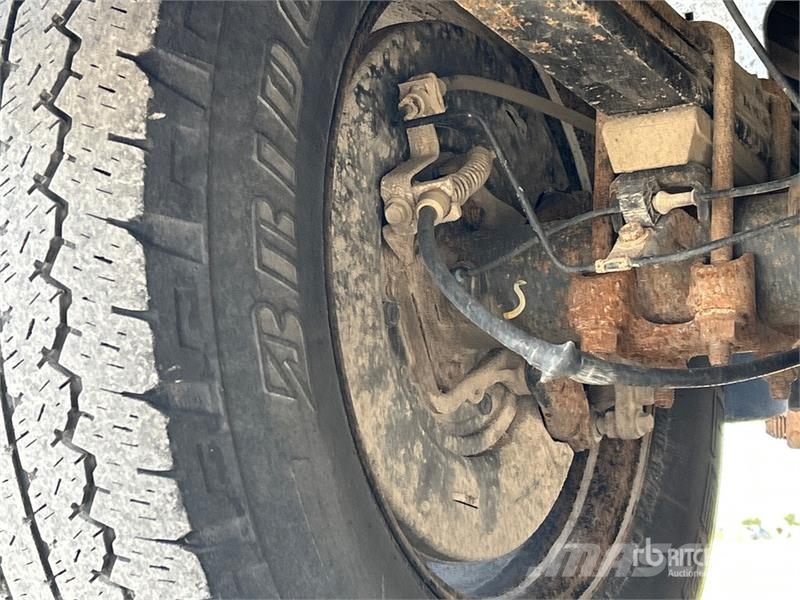 Chevrolet Silverado 1500 4x4 Crew Cab Pickup Övriga bilar