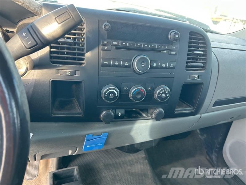 Chevrolet Silverado 1500 4x4 Crew Cab Pickup Diger