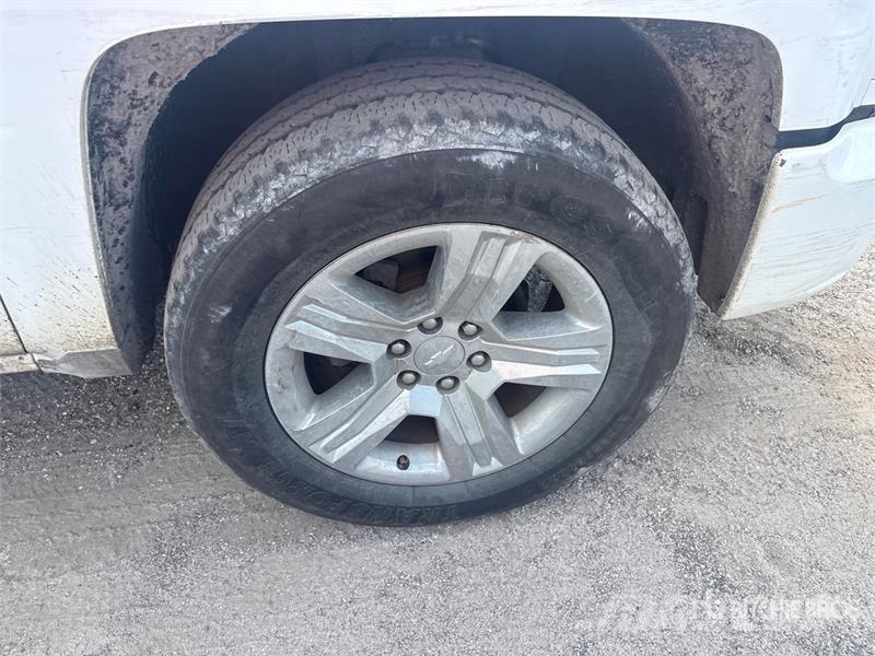 Chevrolet Silverado 1500 4x2 Crew Cab Pickup Další