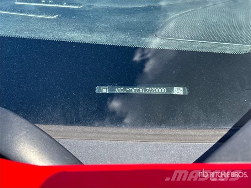 Chevrolet Silverado 1500 4x4 Crew Cab Pickup Egyéb