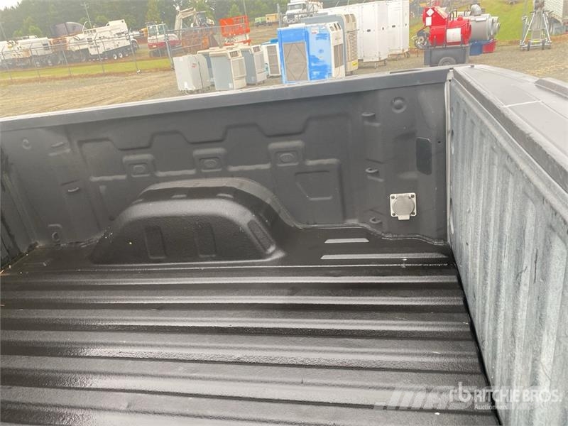 Chevrolet Silverado 1500 4x4 Crew Cab Pickup Otros