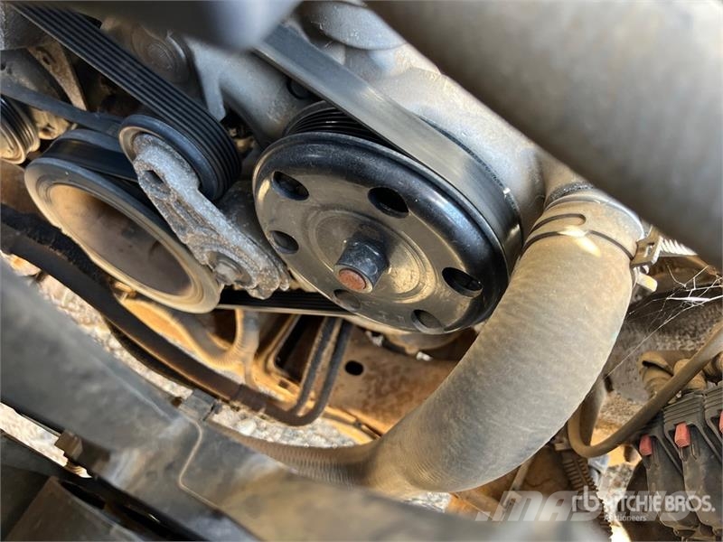 Chevrolet Silverado 1500 4x4 Crew Cab Pickup Drugi