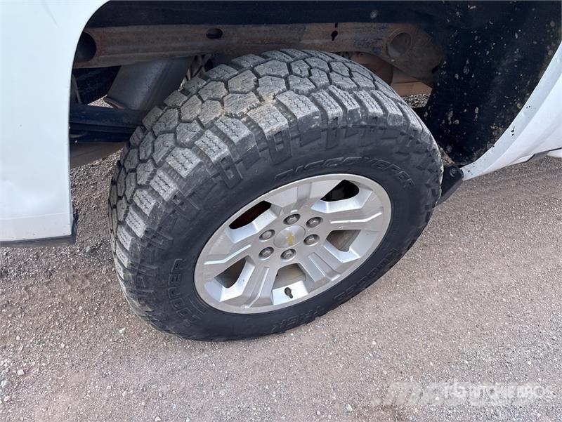 Chevrolet Silverado 1500 4x4 Crew Cab Pickup Andre varebiler