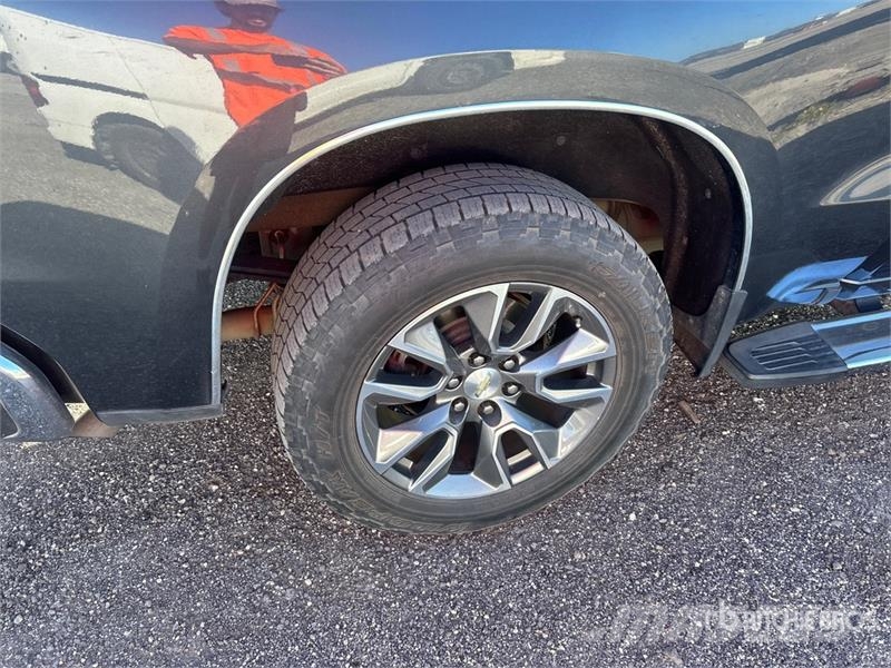 Chevrolet Silverado 1500 4x4 Crew Cab Pickup Övriga bilar