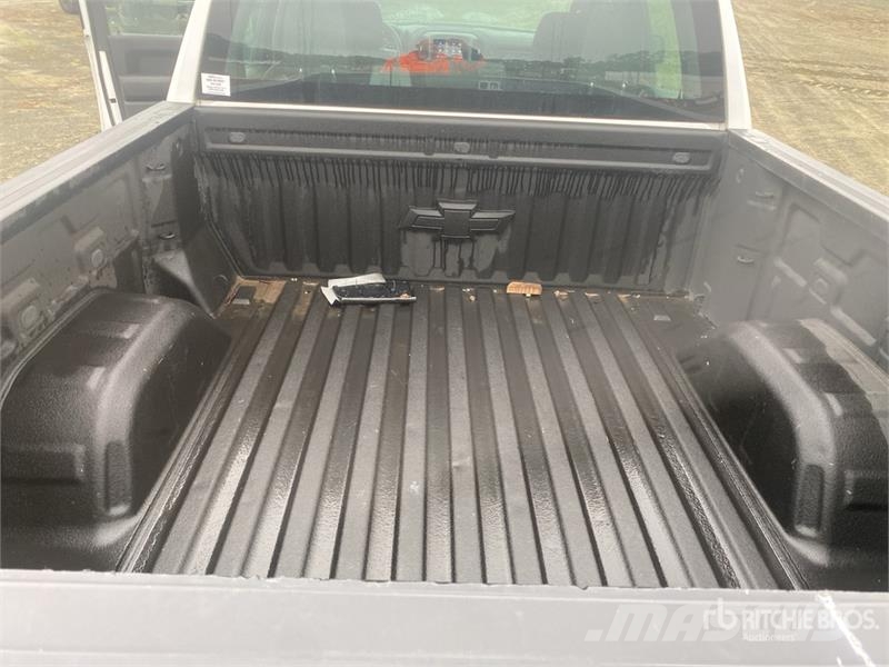 Chevrolet Silverado 1500 4x4 Crew Cab Pickup Otros