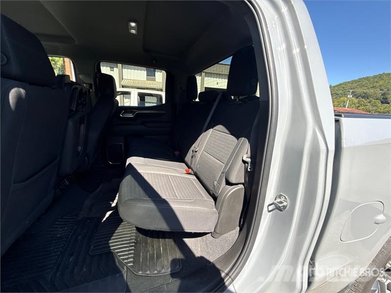 Chevrolet Silverado 1500 LT 4x4 Crew Cab Pickup Andere Transporter