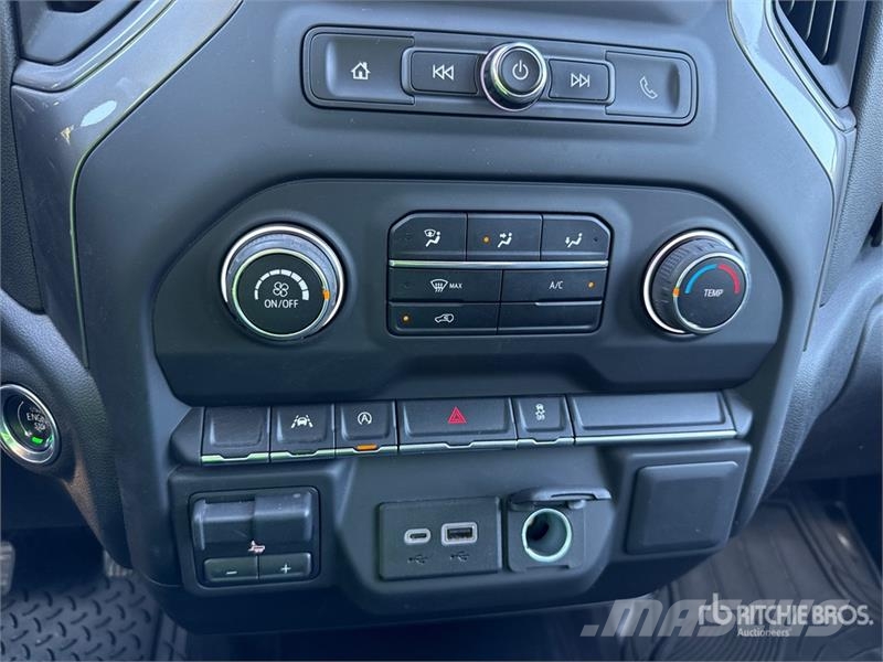 Chevrolet Silverado 1500 Silverado 4x4 Dual Cab Pickup Други