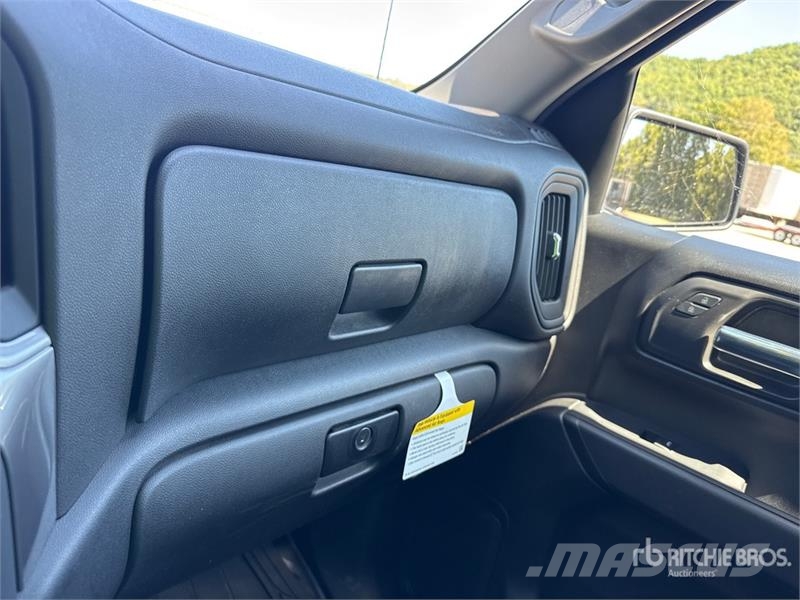 Chevrolet Silverado 1500 Silverado 4x4 Dual Cab Pickup Други