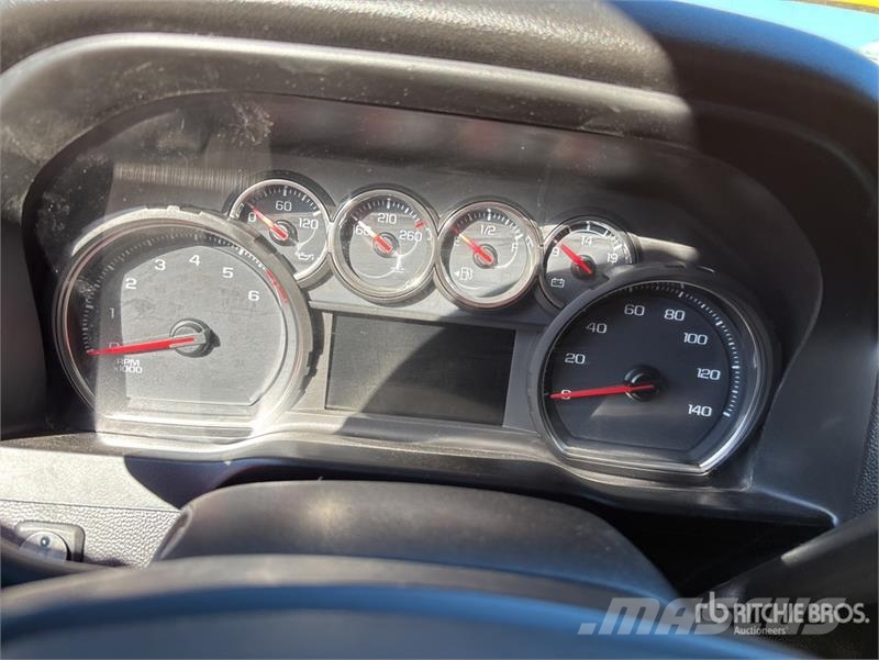 Chevrolet Silverado 1500 4x4 Crew Cab Pickup その他