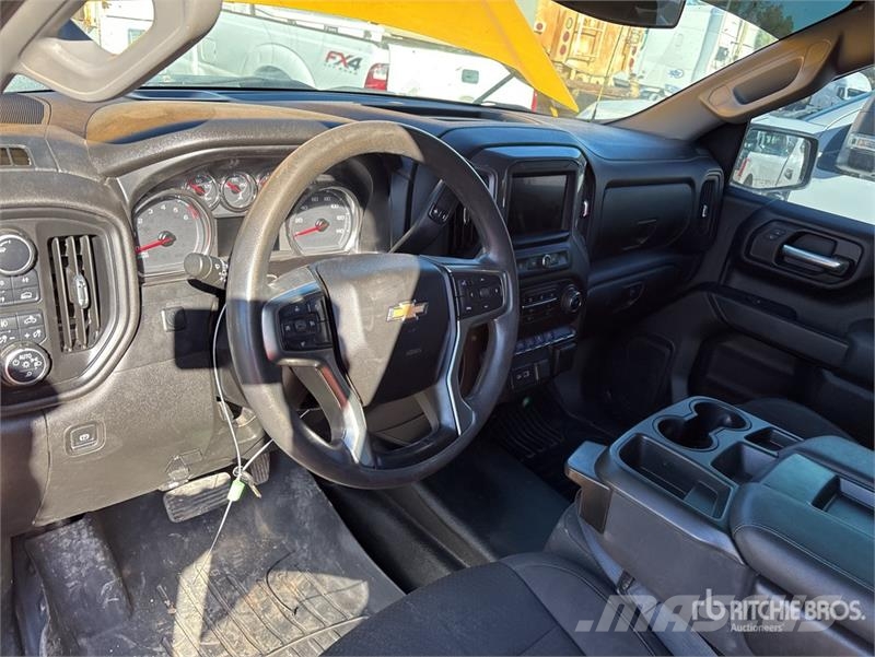 Chevrolet Silverado 1500 4x4 Crew Cab Pickup その他