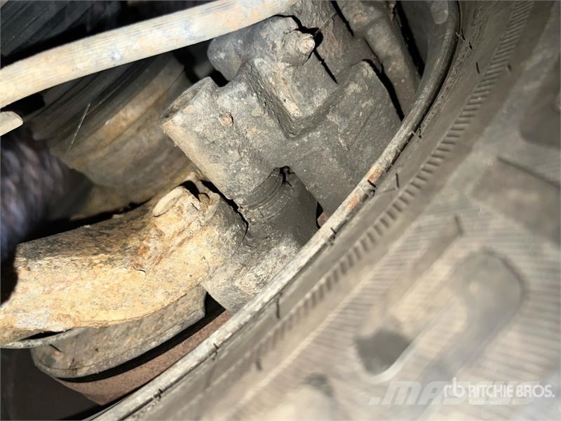 Chevrolet Silverado 1500 4x4 Crew Cab Utility Truck 皮卡.傳統半斗卡車/側卸板